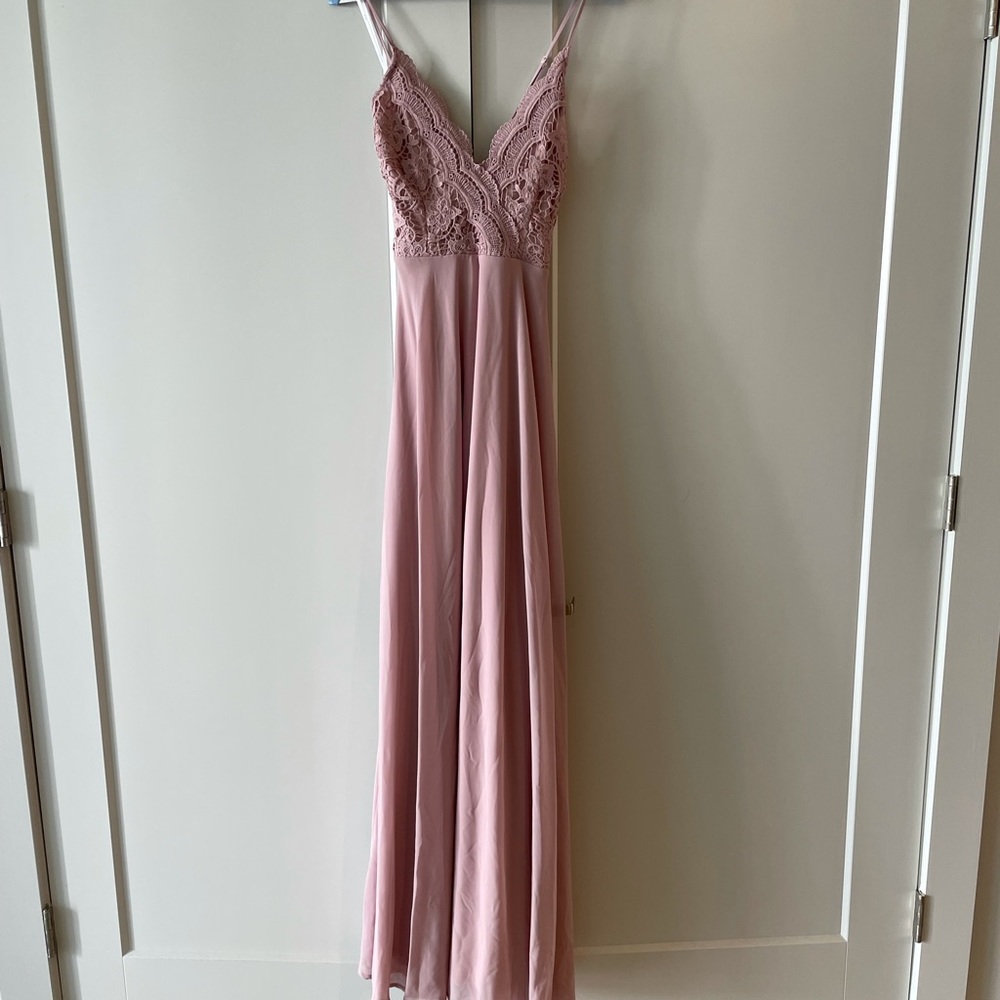 Lulus Maxi dress size small, worn once perfect condition